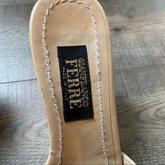 Gianfranco FERRE beige exotic skin open top low heel sandals size 6.5 - Picture 5 of 9